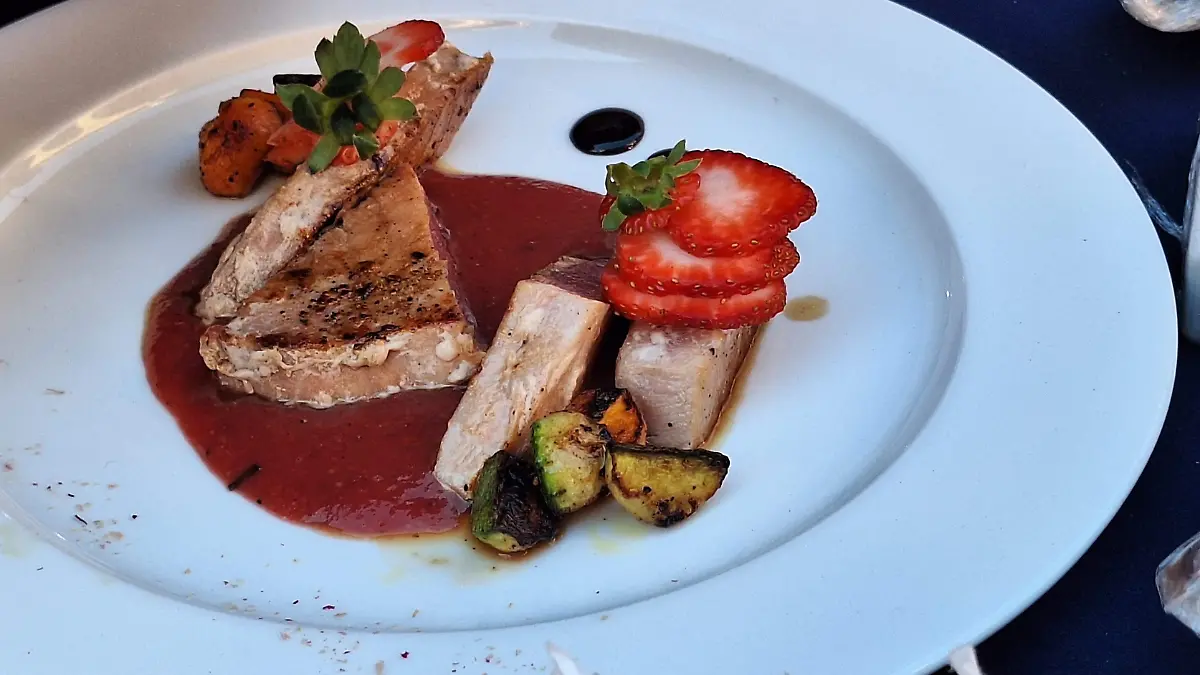 Cocineros irapuatenses transforman la fresa en 146 propuestas gastronómicas durante tres días de festival